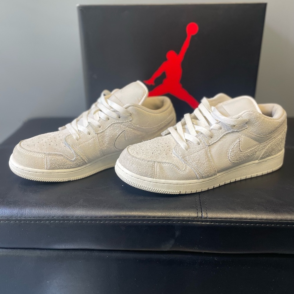 SOLD! Nike Air Jordan 1 Low SE Craft-  Size 7Y - Picture 2 of 9